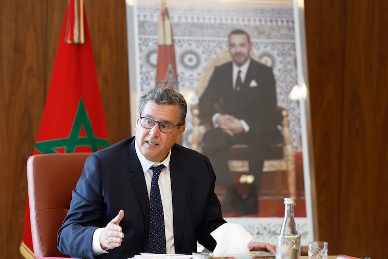 أخنوش يتلقى مطالب الزيادة في الأجور.. ويُحْدث لجنة لدراسة المقترحات