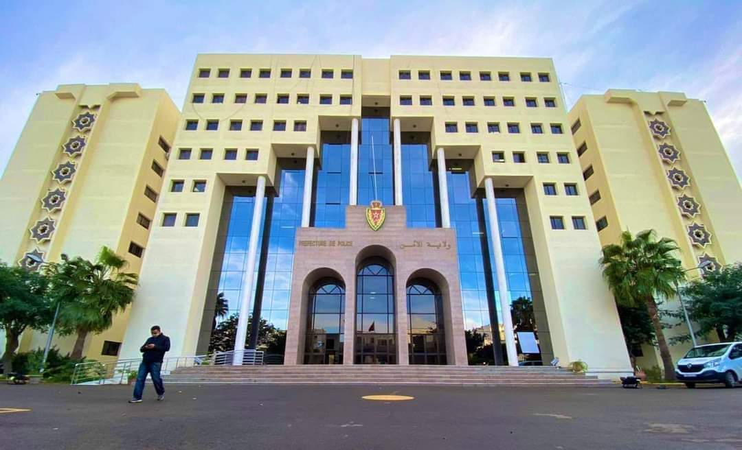 “توقيف المتورط الرئيسي في جريمة الصدم العمدي بمرآب مطعم بالدار البيضاء: شرطة العيون والدار البيضاء تتحالف للكشف عن الجاني”