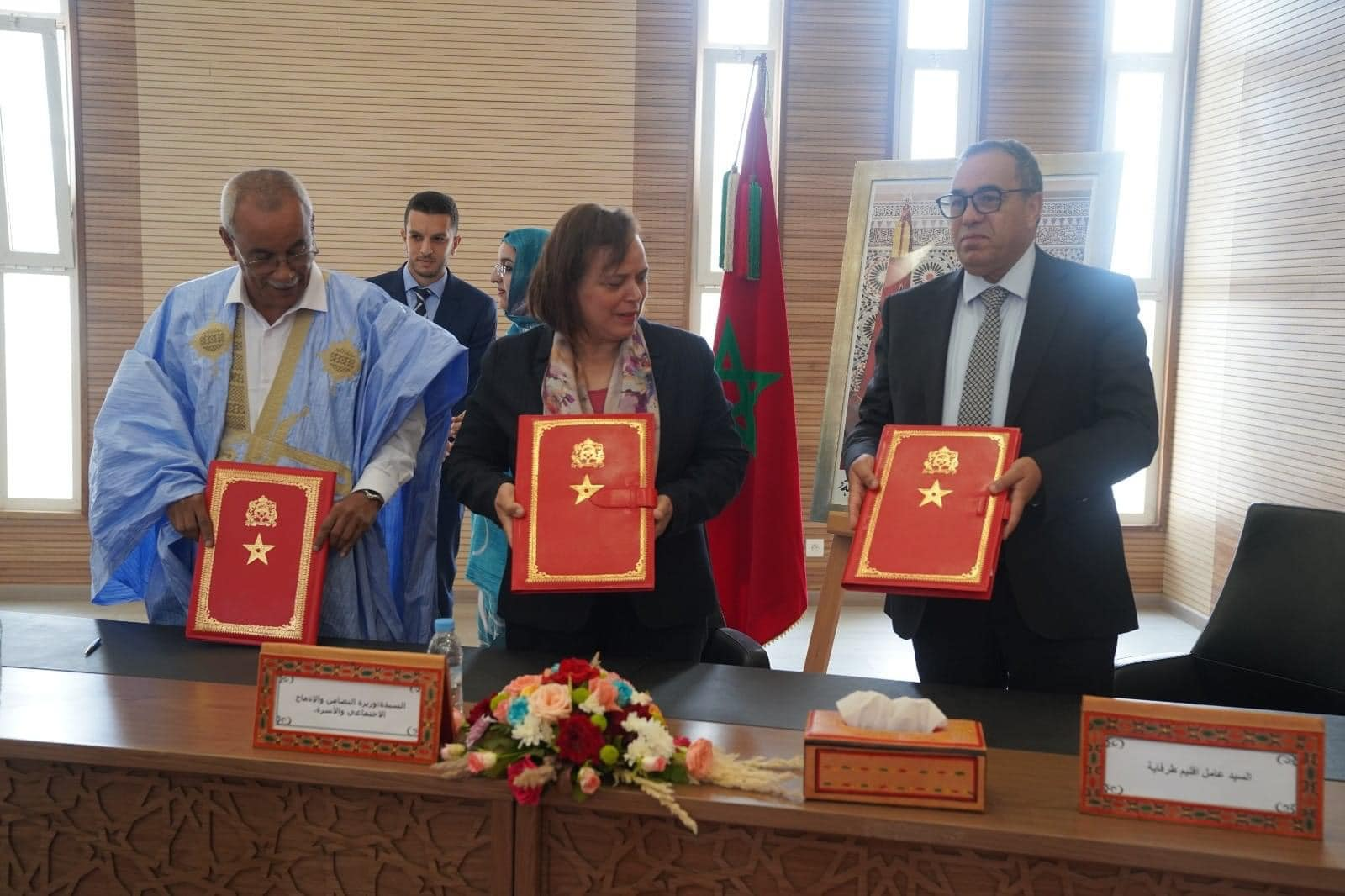 وزيرة التضامن والادماج الاجتماعي والاسرة تزور طرفاية لتوقيع اتفاقية وتدشين مركز إجتماعي .