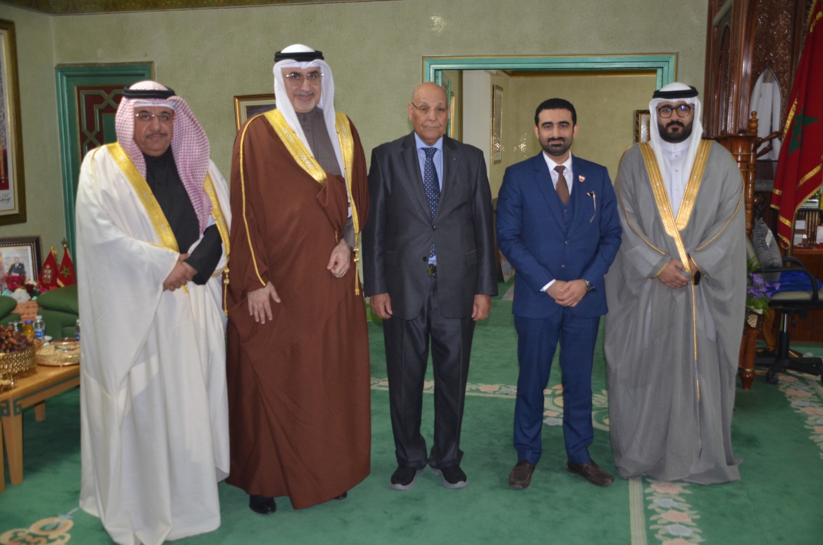 استقبل رئيس جماعة العيون وفدا بحرينيا رفيعا يمثل وزارة الشؤون الخارجية يقوم بزيارة لكبرى حواضر الصحراء العيون