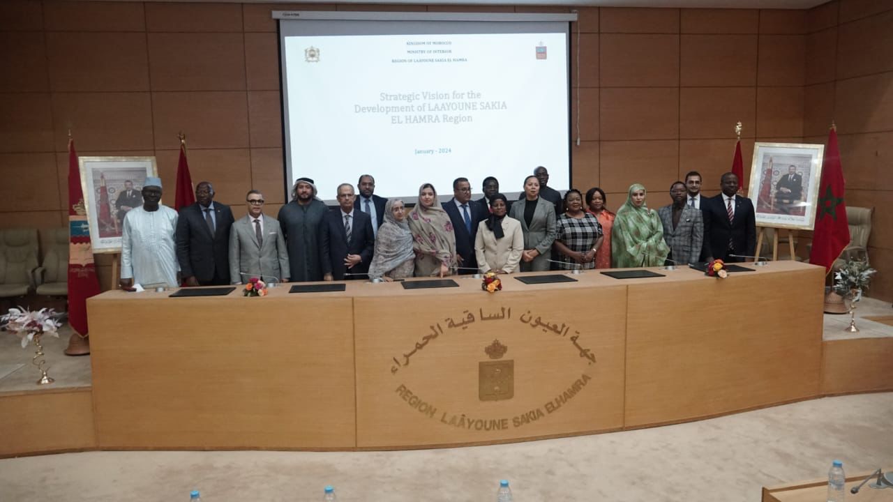 نائب رئيس مجلس جهة العيون الساقية الحمراء السيد بلاهي أباد يستقبل وفدا دبلوماسيا يزور الأقاليم الجنوبية.