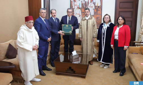 رئيس الحكومة يتسلم مقترحات الهيئة المكلفة بمراجعة مدونة الأسرة قصد رفعها للنظر السامي لجلالة الملك