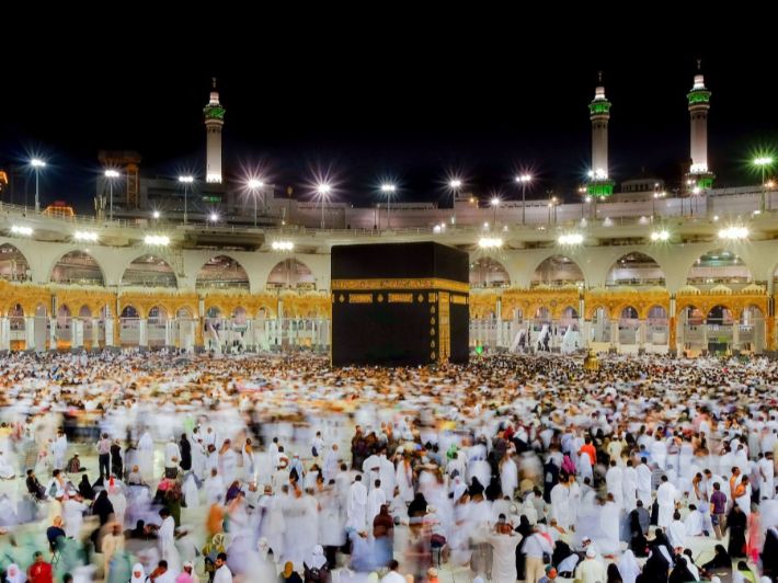أعداد مليونية من قاصدي بيت الله الحرام تتدفق بكثاقة خلال العشر الأواخر من رمضان