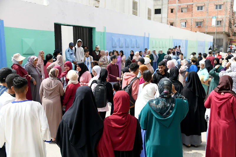 نتائج البكالوريا تفرح عائلات مغربية.. وتبريكات النجاح تغزو مواقع التواصل