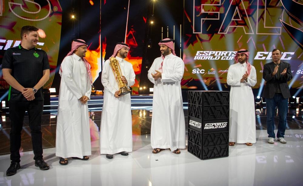 كأس العالم للرياضات الإلكترونية .. البطولة الأكثر مشاهدة عالميا هذا العام بـ 500 مليون متابع<span class="label label-info" style="box-sizing: initial; background-color: rgb(58, 135, 173); padding: 1px 4px 2px; border-radius: 3px; font-size: 11.844px; line-height: 14px; color: rgb(255, 255, 255); text-shadow: rgba(0, 0, 0, 0.25) 0px -1px 0px; white-space: nowrap; vertical-align: baseline; font-family: "Times New Roman";"></span>