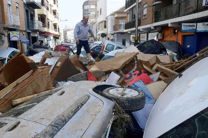 استمرار البحث عن مفقودين في إسبانيا جراء أسوأ فيضانات منذ 50 عامًا