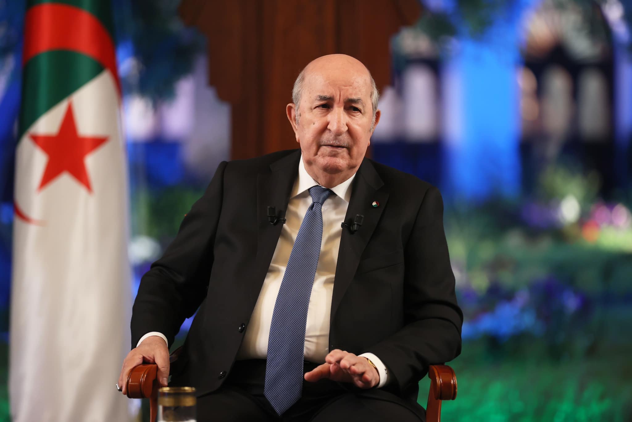 الجزائر تمنع مسؤوليها من المرور عبر مطارات الإمارات