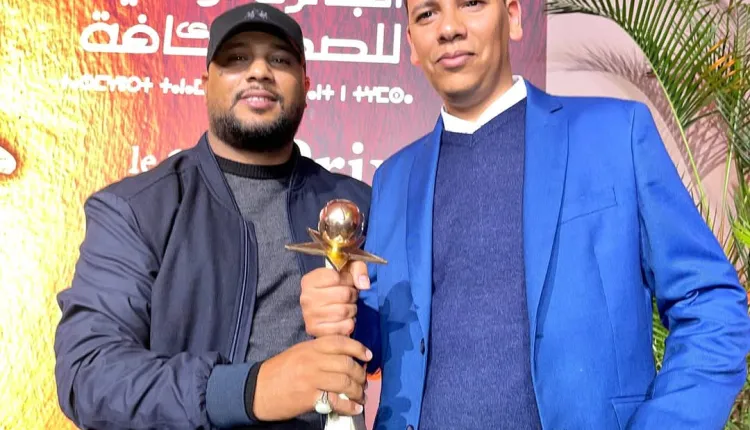 تتويج موقع “هنا الصحراء” بالجائزة الوطنية الكبرى للصحافة صنف الصحافة الجهوية