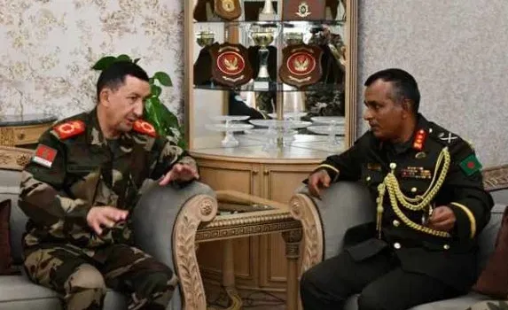 الجنرال بريظ يلتقي قائد قوة المينورسو بالصحراء