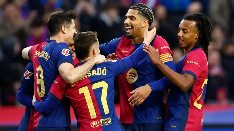 بطولة إسبانيا لكرة القدم .. برشلونة يعود للصدارة بفوزه على سوسييداد (4-0)